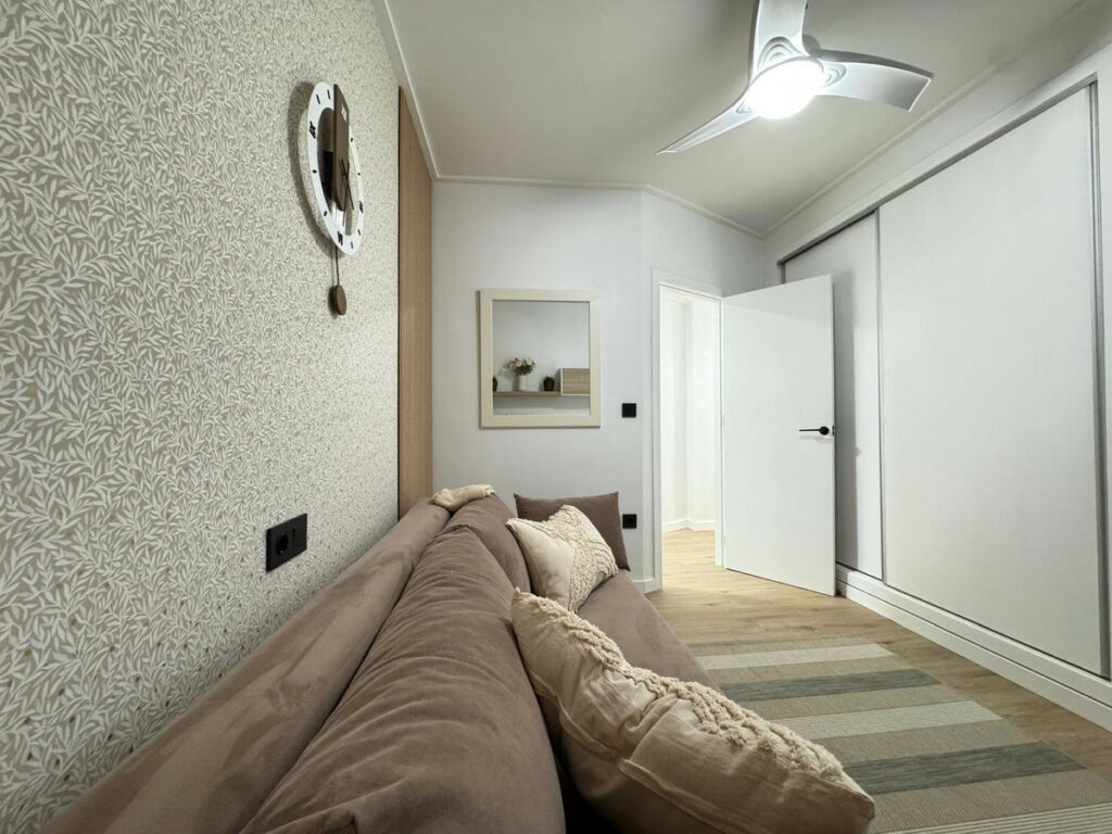Middle Floor Apartment Torrevieja Alicante - image 12