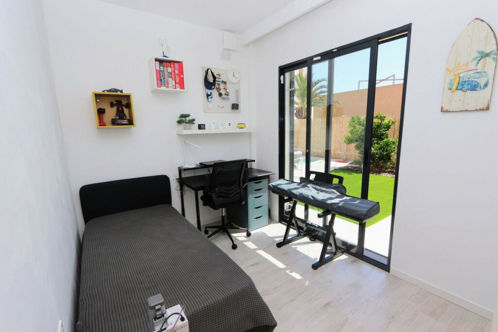 Detached Villa La Zenia Alicante - image 13