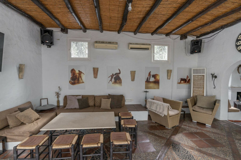 Detached Villa Estepona Málaga - image 13