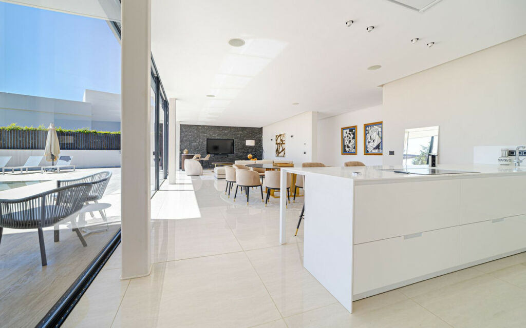 Detached Villa Nueva Andalucía Málaga - image 12