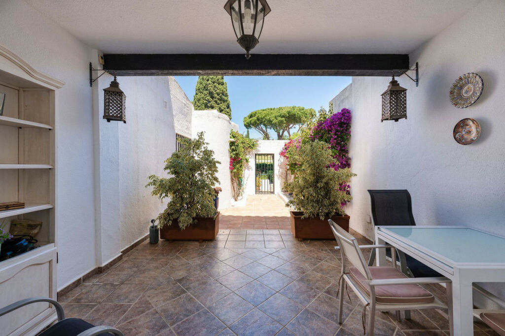 Townhouse Nueva Andalucía Málaga - image 12