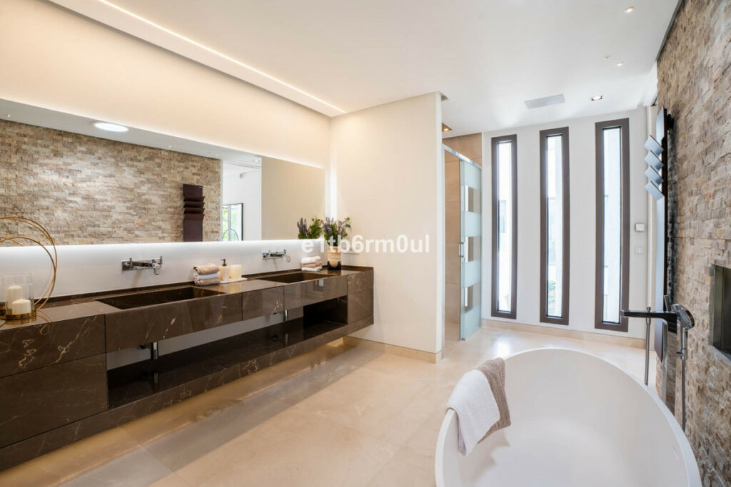 Detached Villa La Quinta Málaga - image 12