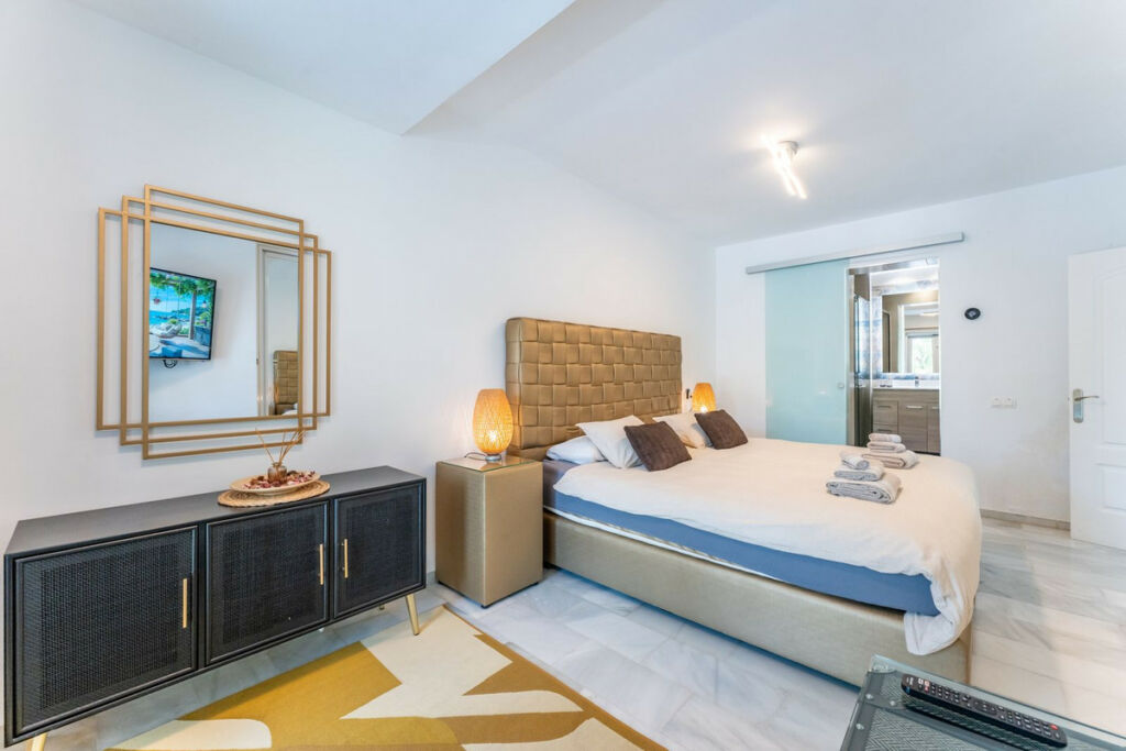Detached Villa Calahonda Málaga - image 12