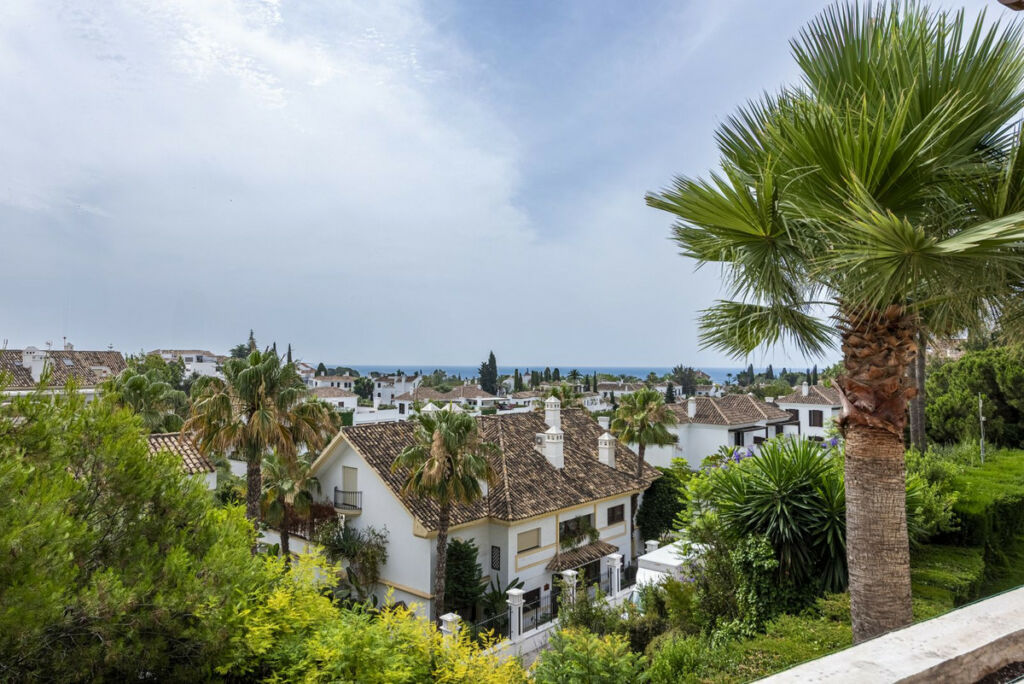 Middle Floor Apartment The Golden Mile Málaga - image 12