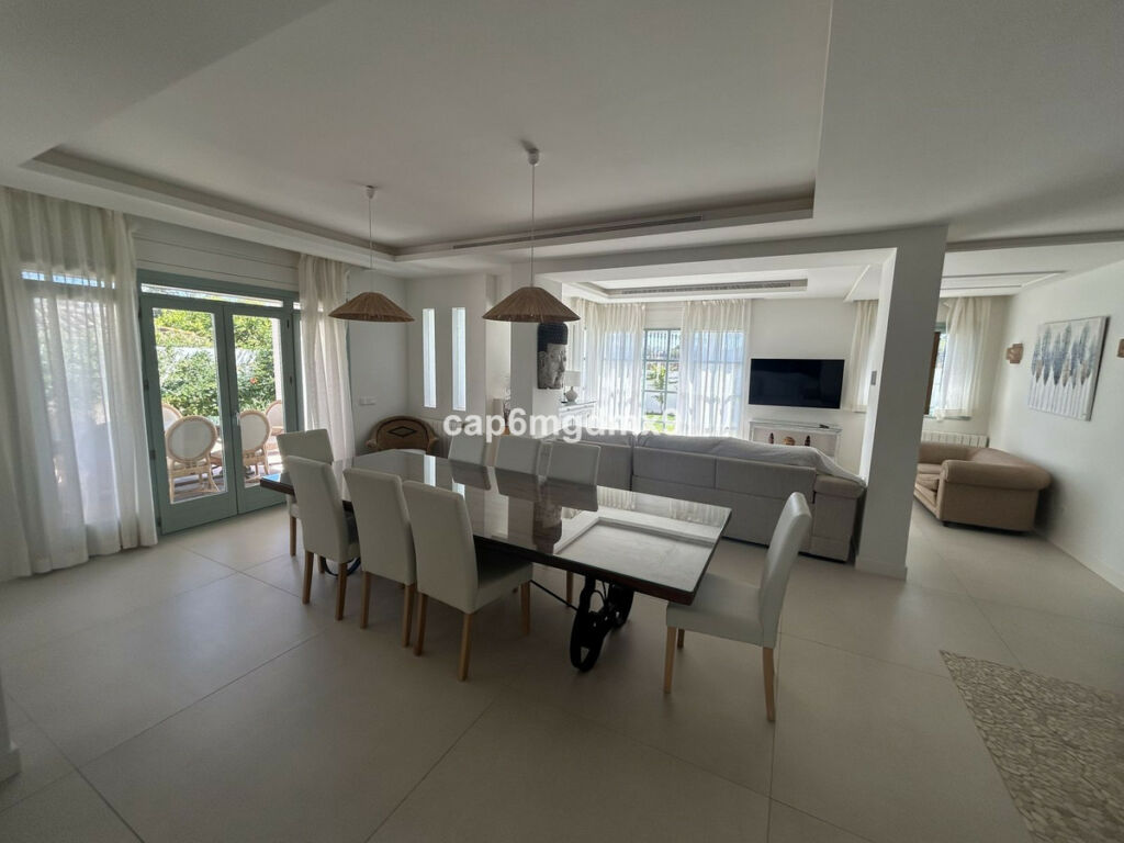 Detached Villa San Pedro de Alcántara Málaga - image 12