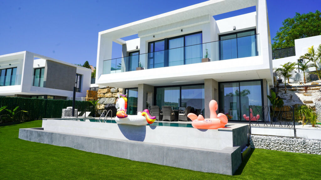 Detached Villa Estepona Málaga - image 12