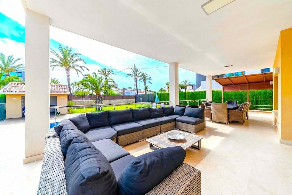 Detached Villa Cabo Roig Alicante - image 12