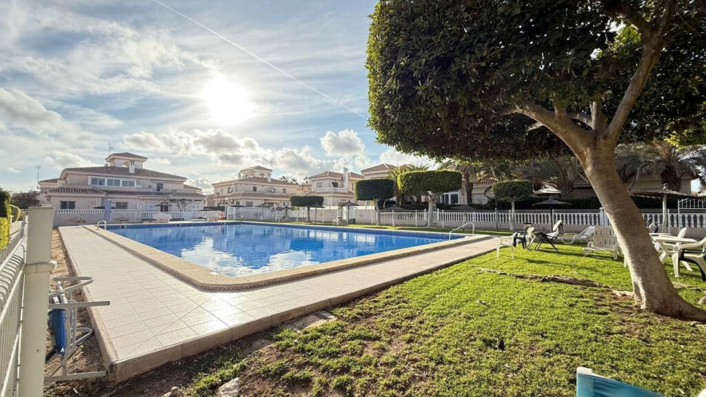 Bungalow Orihuela Costa Alicante - image 12