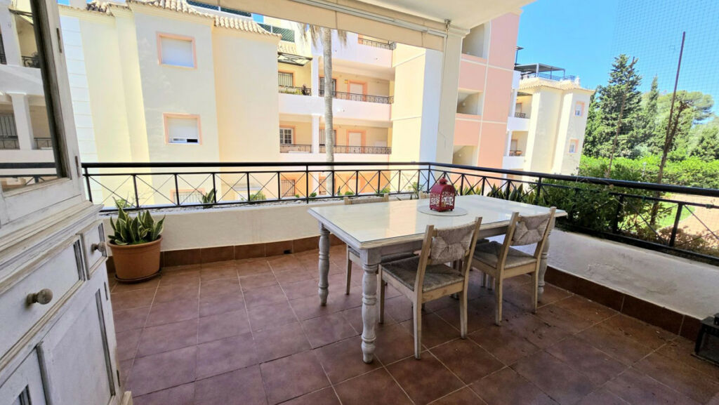 Middle Floor Apartment Aloha Málaga - image 13