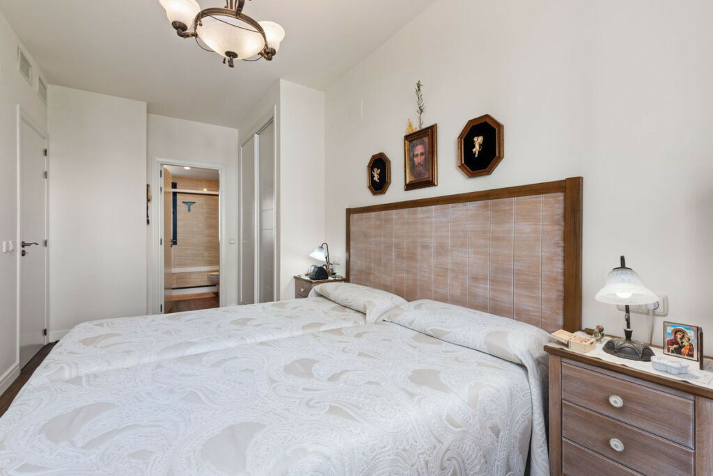Middle Floor Apartment Estepona Málaga - image 14