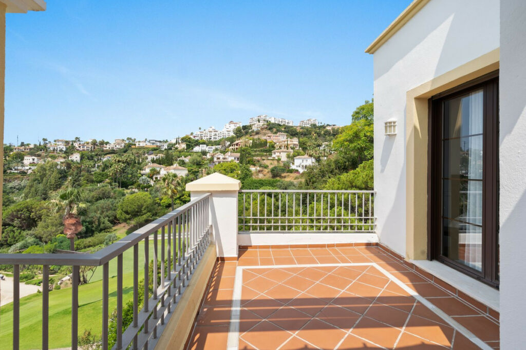 Penthouse Los Arqueros Málaga - image 12
