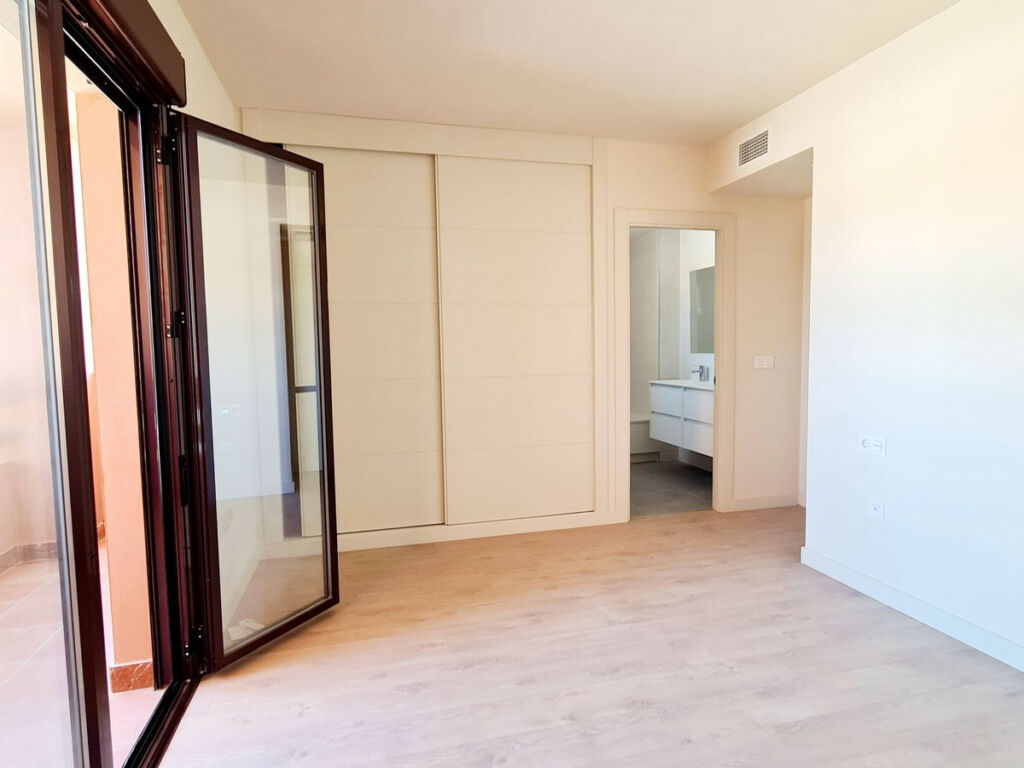 Middle Floor Apartment Benalmadena Málaga - image 12