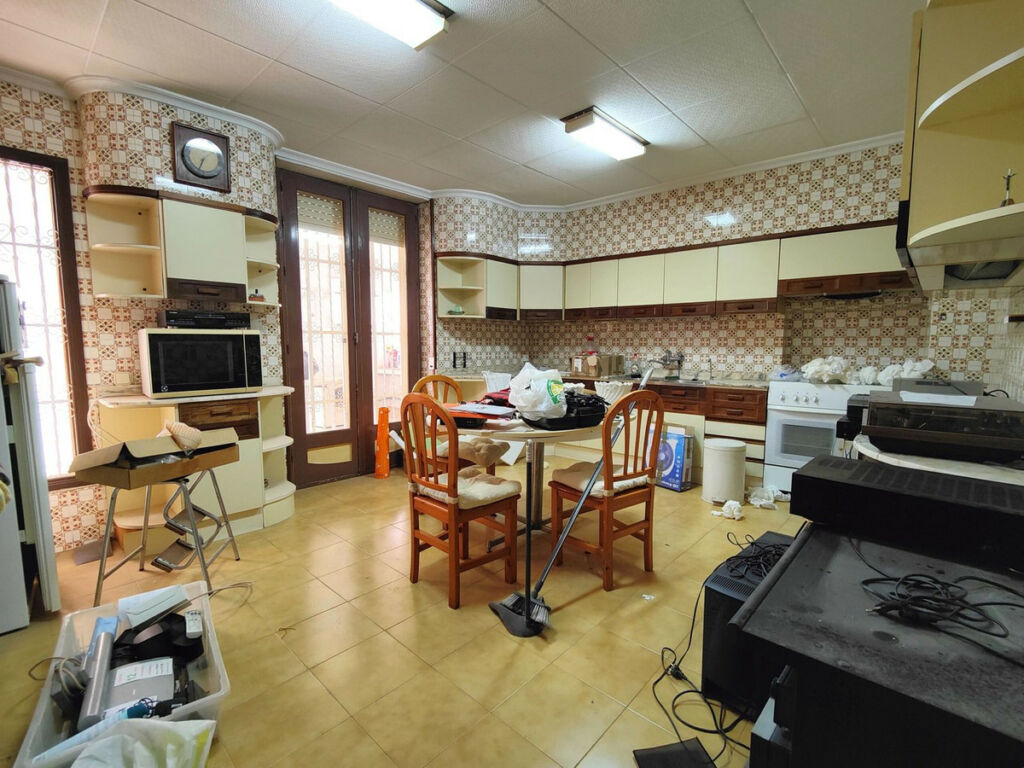 Middle Floor Apartment Torrevieja Alicante - image 12