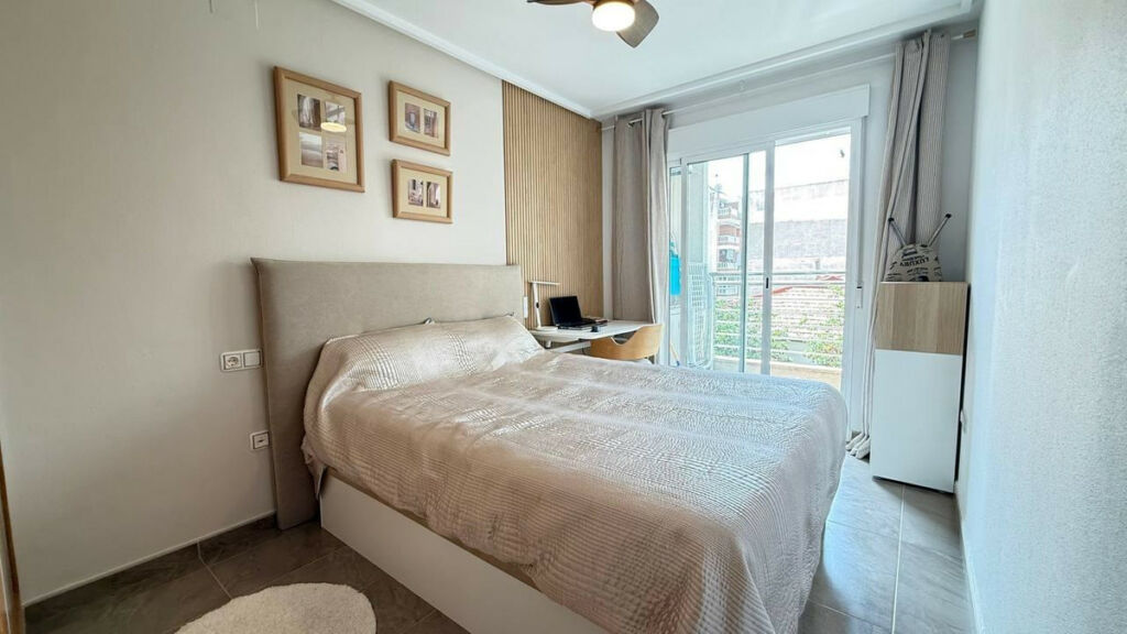 Middle Floor Apartment Torrevieja Alicante - image 13