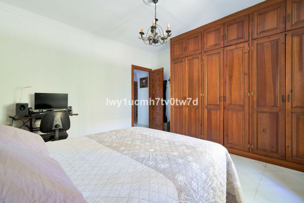 Detached Villa Alhaurín de la Torre Málaga - image 13