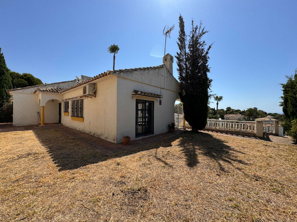 Detached Villa Miraflores Málaga - image 13