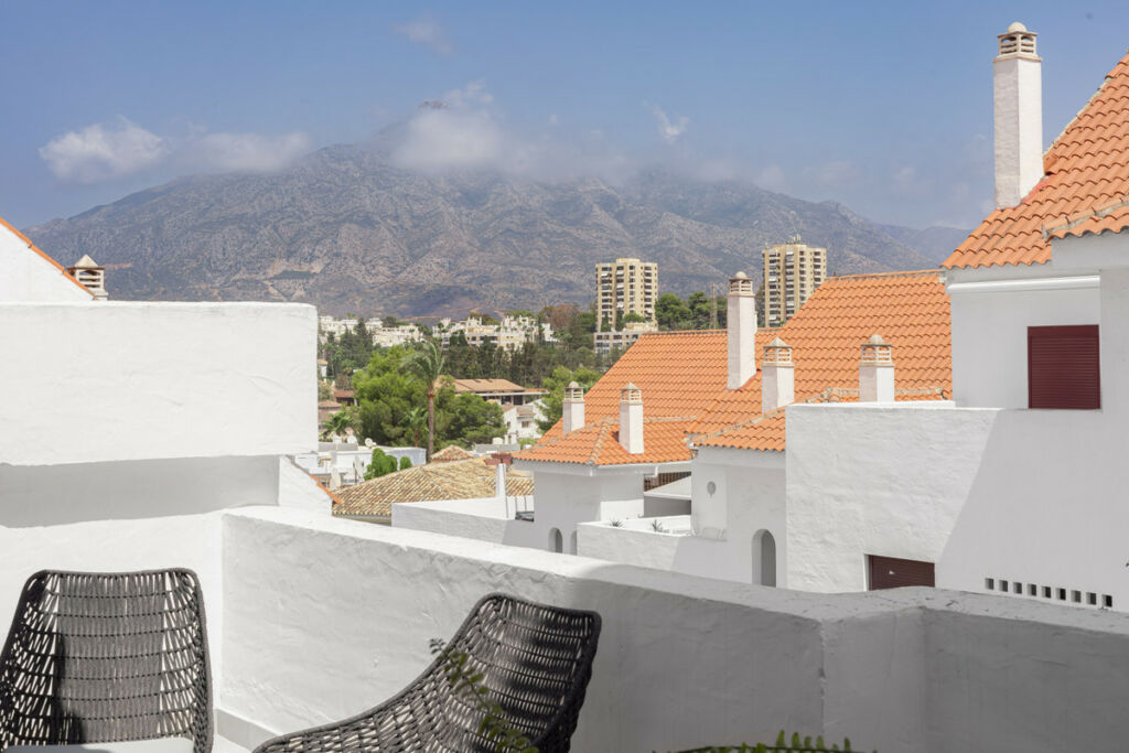 Middle Floor Apartment Nueva Andalucía Málaga - image 13
