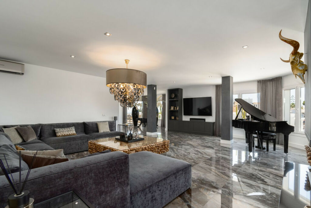 Detached Villa Miraflores Málaga - image 13