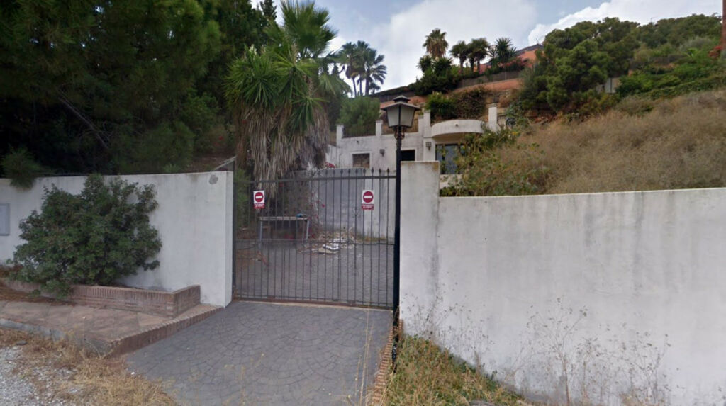 Detached Villa Estepona Málaga - image 13