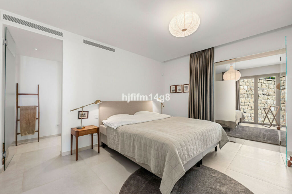 Middle Floor Apartment Nueva Andalucía Málaga - image 13
