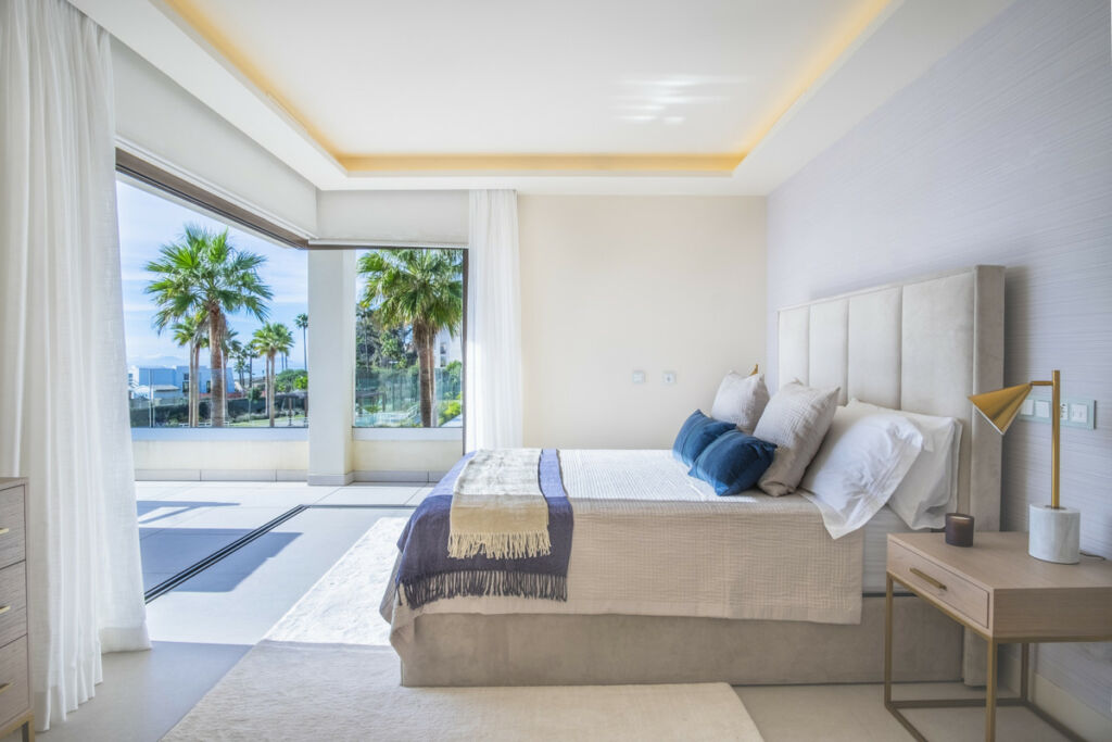Detached Villa New Golden Mile Málaga - image 13