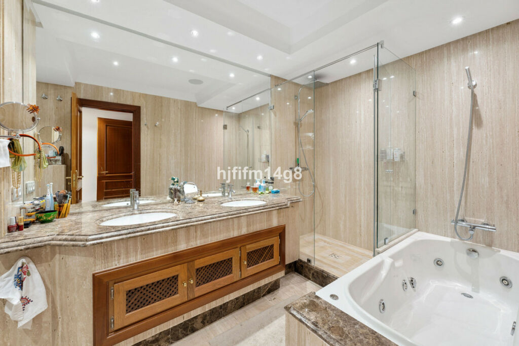 Penthouse Estepona Málaga - image 13