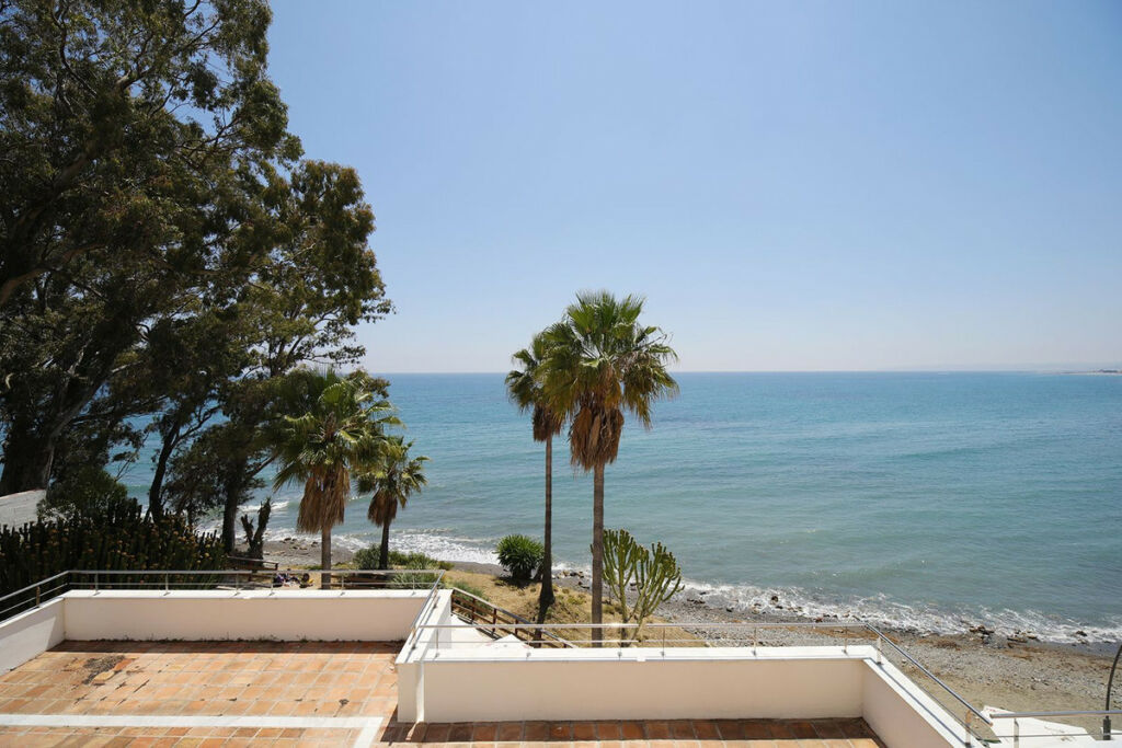 Middle Floor Apartment Estepona Málaga - image 13