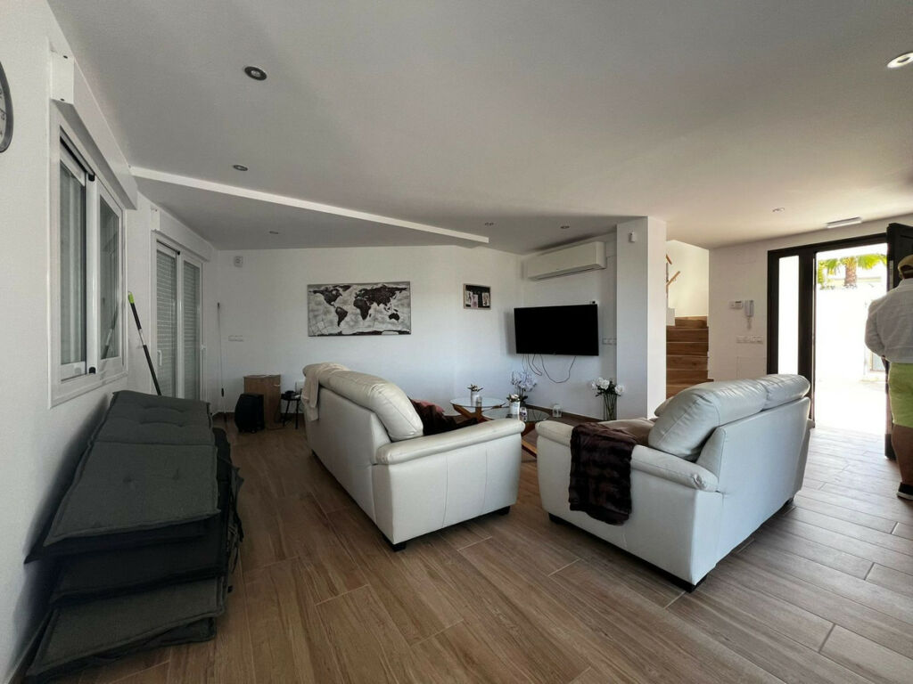 Detached Villa Estepona Málaga - image 13