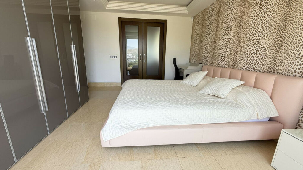 Middle Floor Apartment Benahavís Málaga - image 17