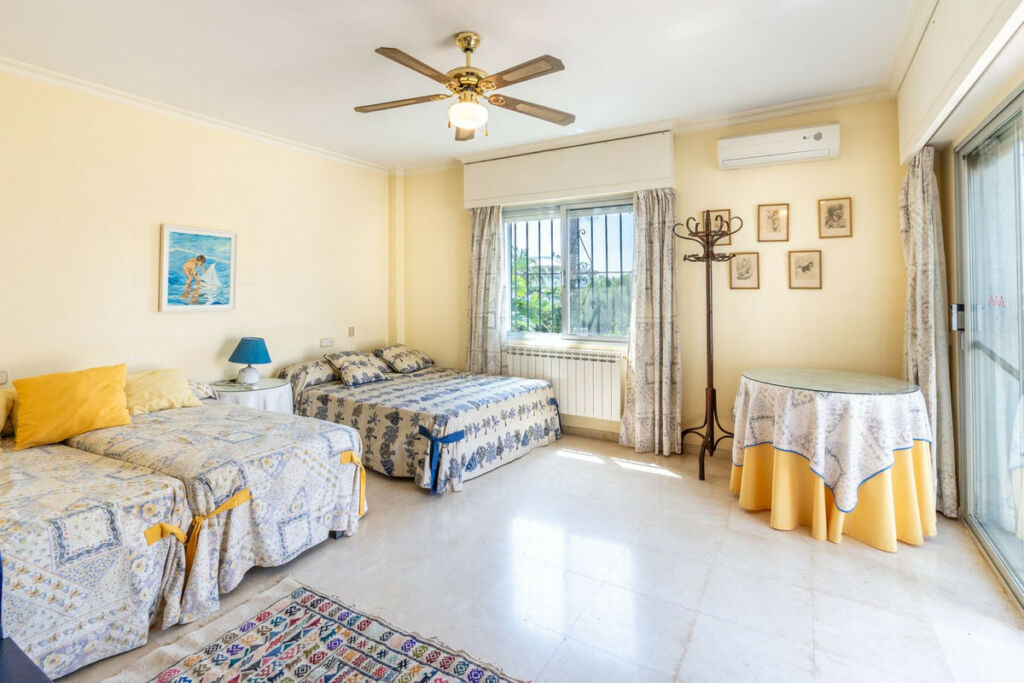 Detached Villa Nueva Andalucía Málaga - image 13