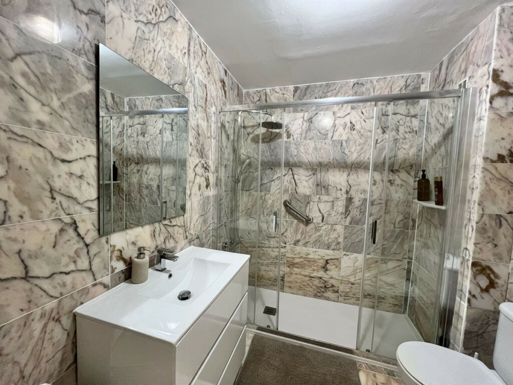 Middle Floor Apartment Calahonda Málaga - image 13