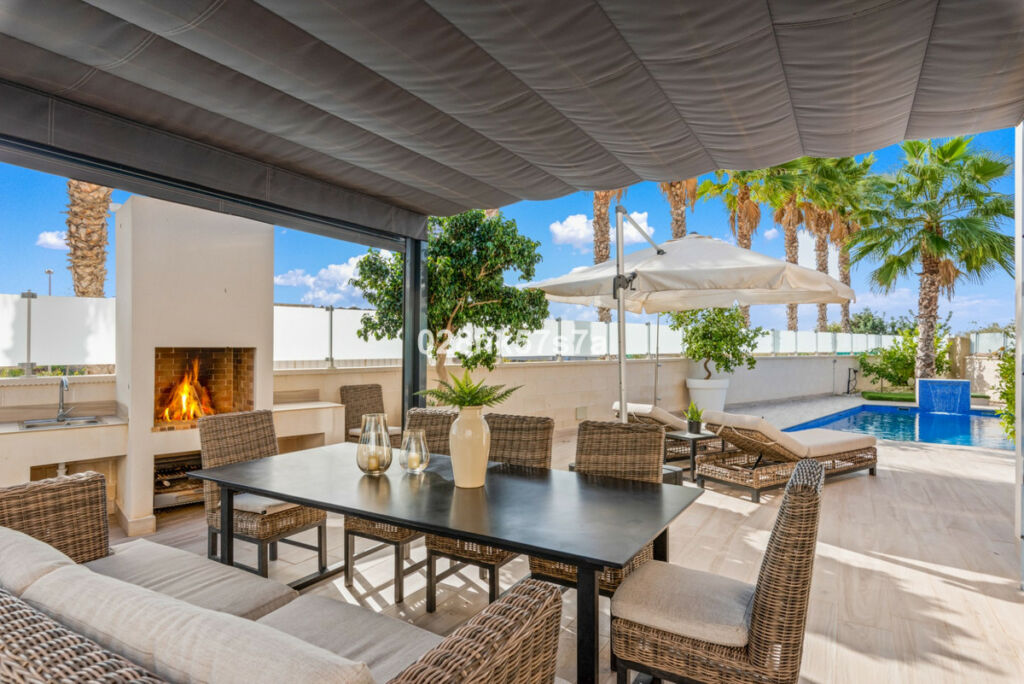 Detached Villa Lomas de Cabo Roig Alicante - image 13