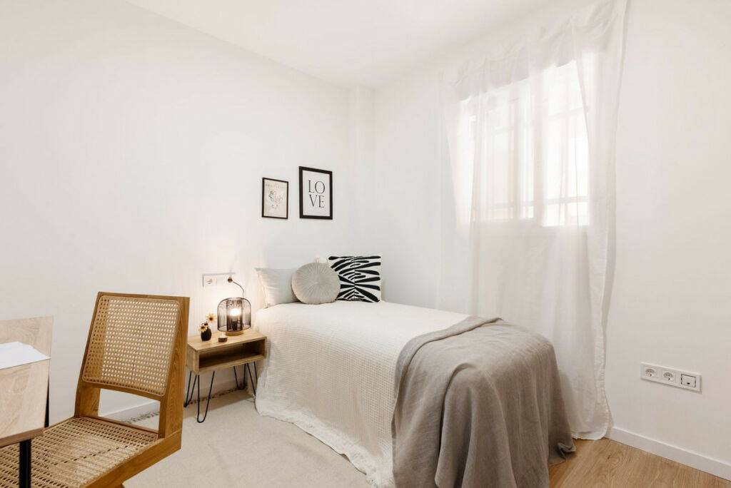 Middle Floor Apartment Carvajal Málaga - image 18