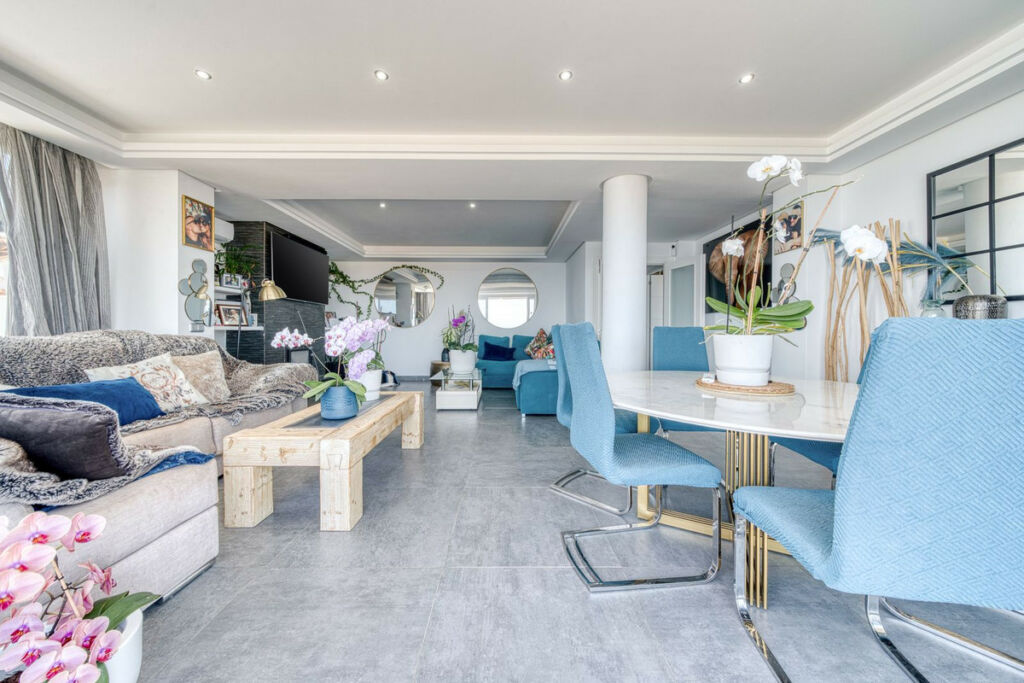 Detached Villa Estepona Málaga - image 12