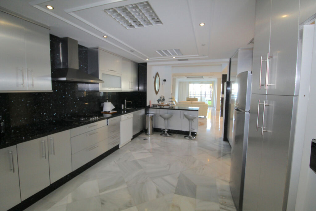 Ground Floor Apartment Puerto Banús Málaga - image 13