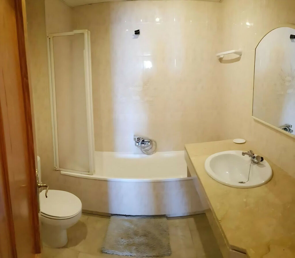Middle Floor Apartment Estepona Málaga - image 13