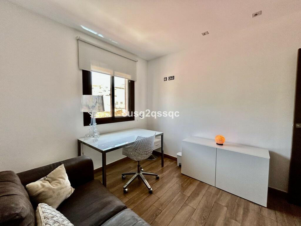 Top Floor Apartment Istán Málaga - image 11