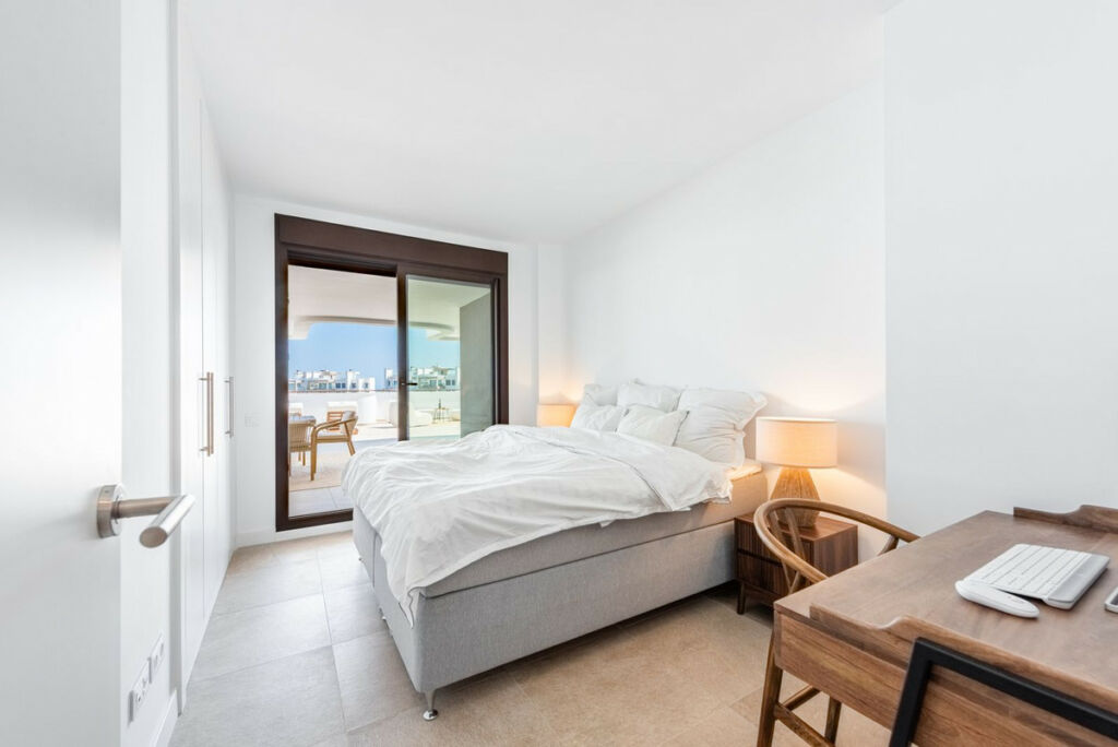 Middle Floor Apartment Estepona Málaga - image 13