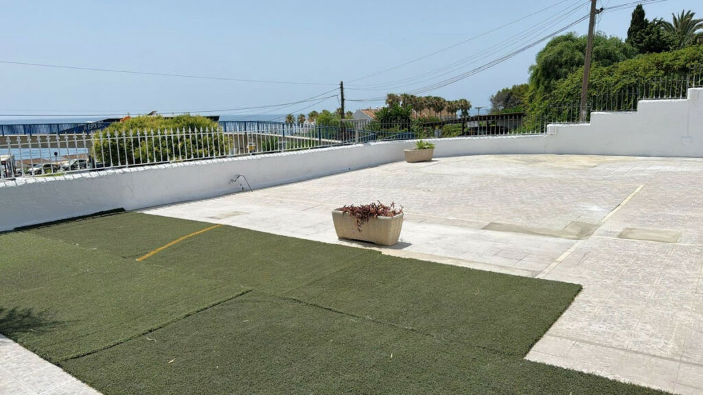 Detached Villa Estepona Málaga - image 12