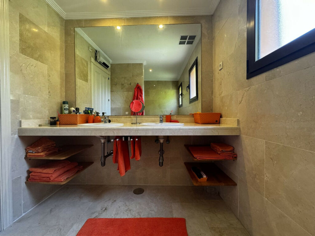 Middle Floor Apartment Estepona Málaga - image 12