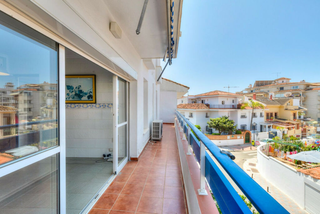 Middle Floor Apartment Fuengirola Málaga - image 13