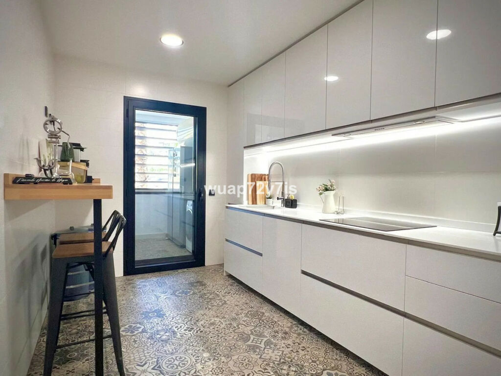 Middle Floor Apartment Estepona Málaga - image 13
