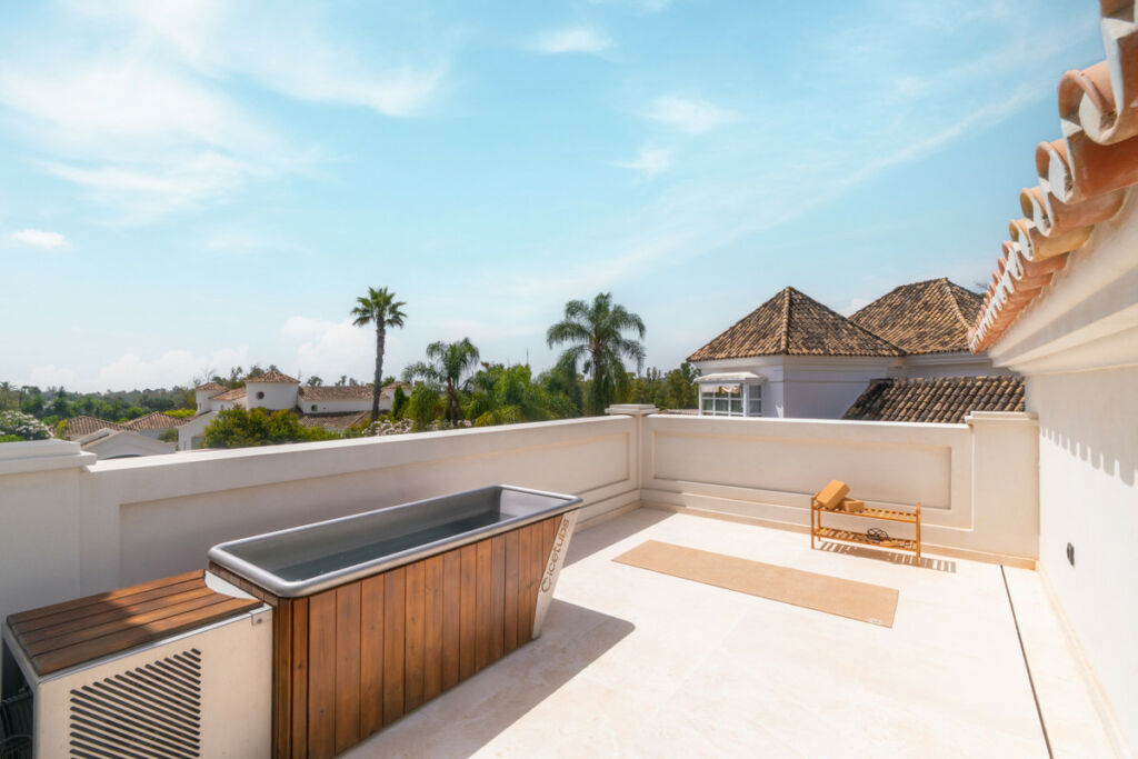 Detached Villa Nueva Andalucía Málaga - image 13