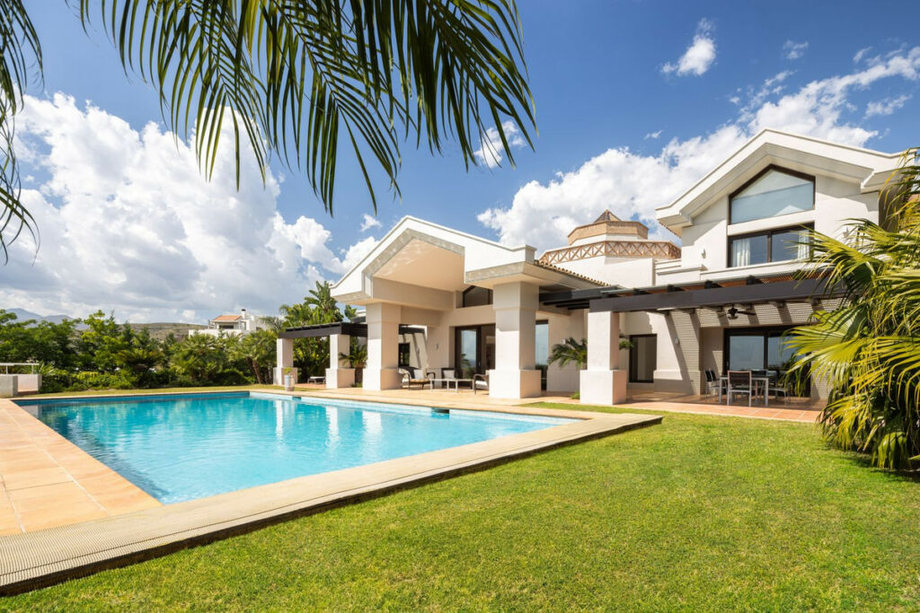 Detached Villa Los Flamingos Málaga - image 13