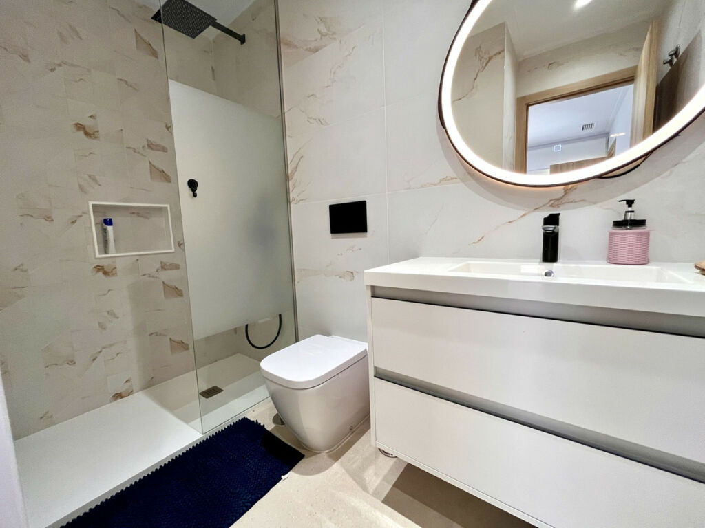 Middle Floor Apartment Guardamar del Segura Alicante - image 13