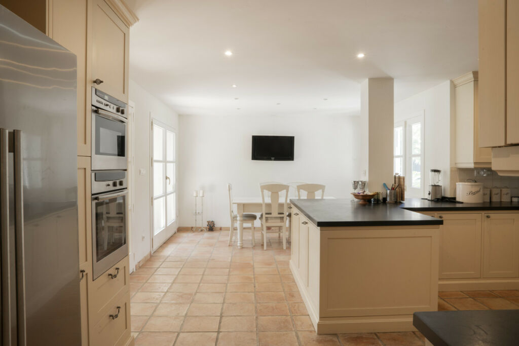 Detached Villa Estepona Málaga - image 13