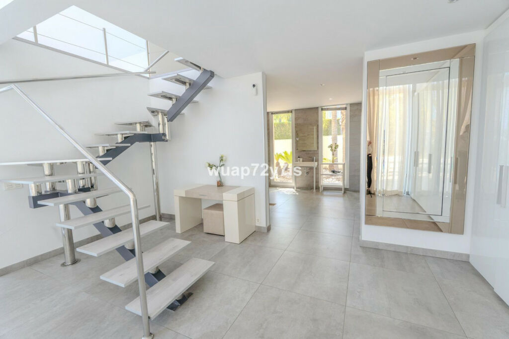 Detached Villa Benahavís Málaga - image 13