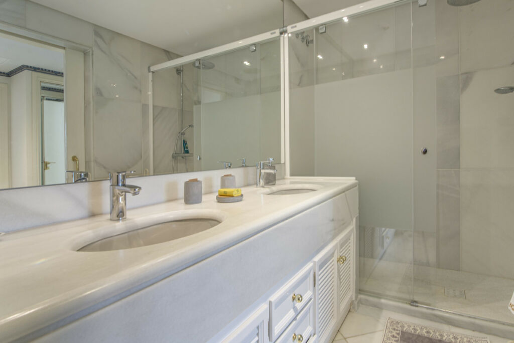 Penthouse Puerto Banús Málaga - image 13