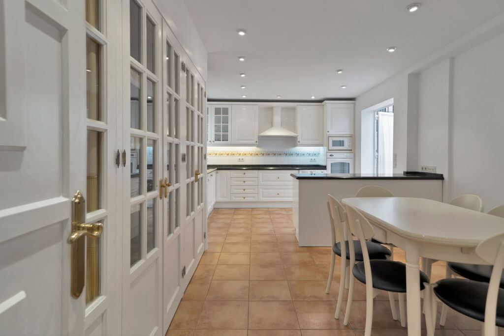 Middle Floor Apartment Marbella Málaga - image 12