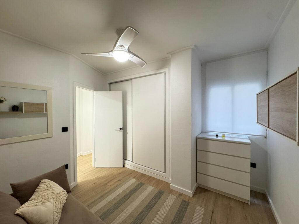 Middle Floor Apartment Torrevieja Alicante - image 13